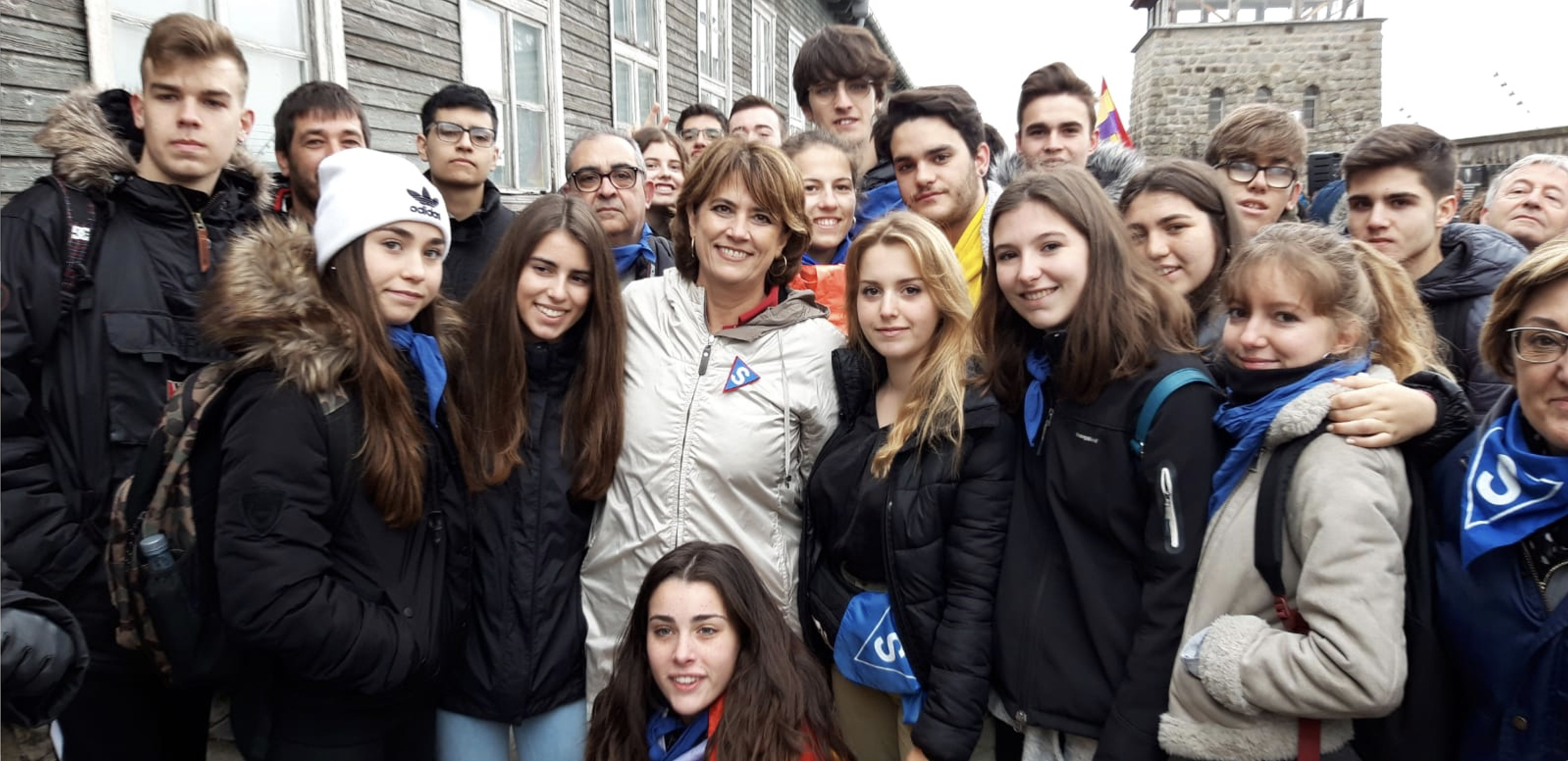 La ministra de Justicia, con los escolares españoles presentes en el acto.