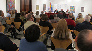 La presentación del libro fue seguida por numeroso público. La presentación del libro fue seguida por numeroso público.