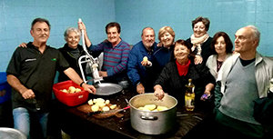 Preparando la Paella Centro Gallego La Plata 3