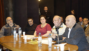 Tras la firma del contrato, Roberto Olmos realiza los primeros anuncios. Tras la firma del contrato, Roberto Olmos realiza los primeros anuncios.