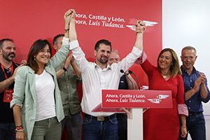 Luis Tudanca celebra la victoria del PSOE. Luis Tudanca celebra la victoria del PSOE.