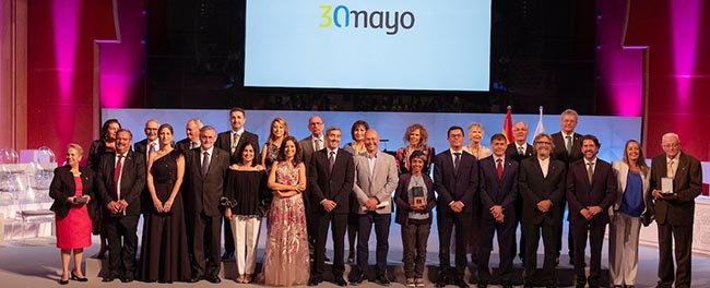 El presidente Clavijo posa con los premiados con motivo de la celebración del Día de Canarias. El presidente Clavijo posa con los premiados con motivo de la celebración del Día de Canarias.