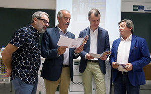 El ponente José C. Moya; el diputado José Luis Bermúdez; el secretario general de la consejería de Presidencia de la Junta, José Manuel Herrero; y el director de la UNED Zamora, Juan Andrés Blanco, momentos antes de la clausura del congreso.