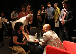 Jorge Carrión firmó libros al público asistente.