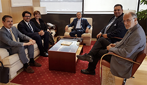 Un momento de la reunión de los cónsules honorarios con De Laiglesia, Rafael Garranzo y Juan Duarte. Un momento de la reunión de los cónsules honorarios con De Laiglesia, Rafael Garranzo y Juan Duarte.