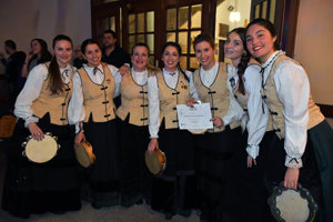 Componentes de una de las agrupaciones corales que intervinieron en el festival. Componentes de una de las agrupaciones corales que intervinieron en el festival.