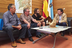 Rodríguez Miranda, con representantes del Centro Galego Val do Rhin. Rodríguez Miranda, con representantes del Centro Galego Val do Rhin.