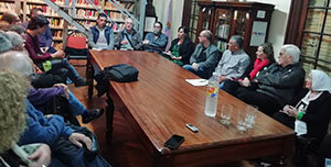 Familiares de víctimas del franquismo, integrantes de CeAQUA y Parlamentarios durante su visita a la Federación. Familiares de víctimas del franquismo, integrantes de CeAQUA y Parlamentarios durante su visita a la Federación.