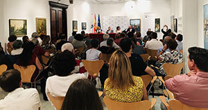 Más de medio centenar de personas acudieron a la presentación del libro de Laura Orens.