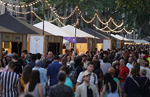 Numerosas personas participaron en el festival culinario Tast a la Rambla. Numerosas personas participaron en el festival culinario Tast a la Rambla.