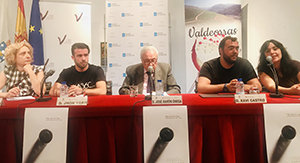 2. En la mesa, Araceli Fernández, Jhon Varo, el delegado de la Xunta en Madrid, José Ramón Ónega, Xavi Castro y Olalla Rodríguez