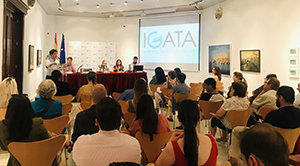 Cerca de medio centenar de personas se dieron cita en la Delegación de la Xunta.