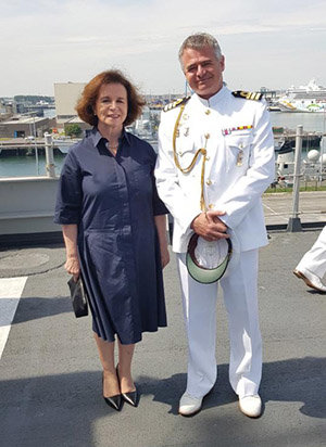 Beatriz Larrotcha y Francisco José Asensi Zeebrugge, en el portaaviones.