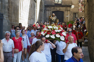La imagen del Apóstol Santiago salió en procesión por las calles de Barcelona. La imagen del Apóstol Santiago salió en procesión por las calles de Barcelona.