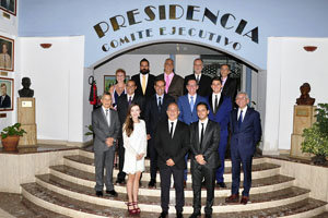 El nuevo Consejo Directivo de la HGV, período 2019-2021, junto al presidente saliente. El nuevo Consejo Directivo de la HGV, período 2019-2021, junto al presidente saliente.