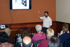 El doctor Daniel Vigo, durante su charla en el Centro Lalín, A Golada y Silleda. El doctor Daniel Vigo, durante su charla en el Centro Lalín, A Golada y Silleda.