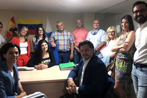 Antonio Rodríguez Miranda, durante la visita a la oficina de Fevega en Lugo. Antonio Rodríguez Miranda, durante la visita a la oficina de Fevega en Lugo.