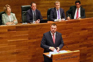Adrián Barbón, durante su discurso de investidura.