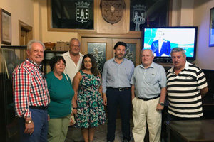 El secretario xeral de Emigración, junto a los directivos del Centro Gallego de Castellón.