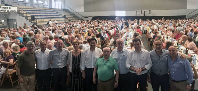 Roman Rodríguez, Miranda y el resto de autoridades posan delante de los asistentes que acudieron a la cita. Roman Rodríguez, Miranda y el resto de autoridades posan delante de los asistentes que acudieron a la cita.