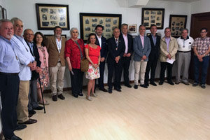 Rodríguez Miranda, con directivos del Centro Gallego de Santander y de Casa de Galicia en Cantabria, este lunes. Rodríguez Miranda, con directivos del Centro Gallego de Santander y de Casa de Galicia en Cantabria, este lunes.