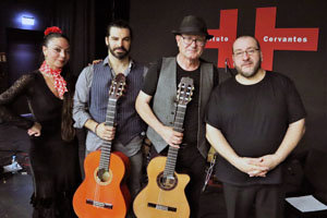 Los integrantes del proyecto colaborativo, junto a la bailaora Cristina Benítez. Los integrantes del proyecto colaborativo, junto a la bailaora Cristina Benítez.