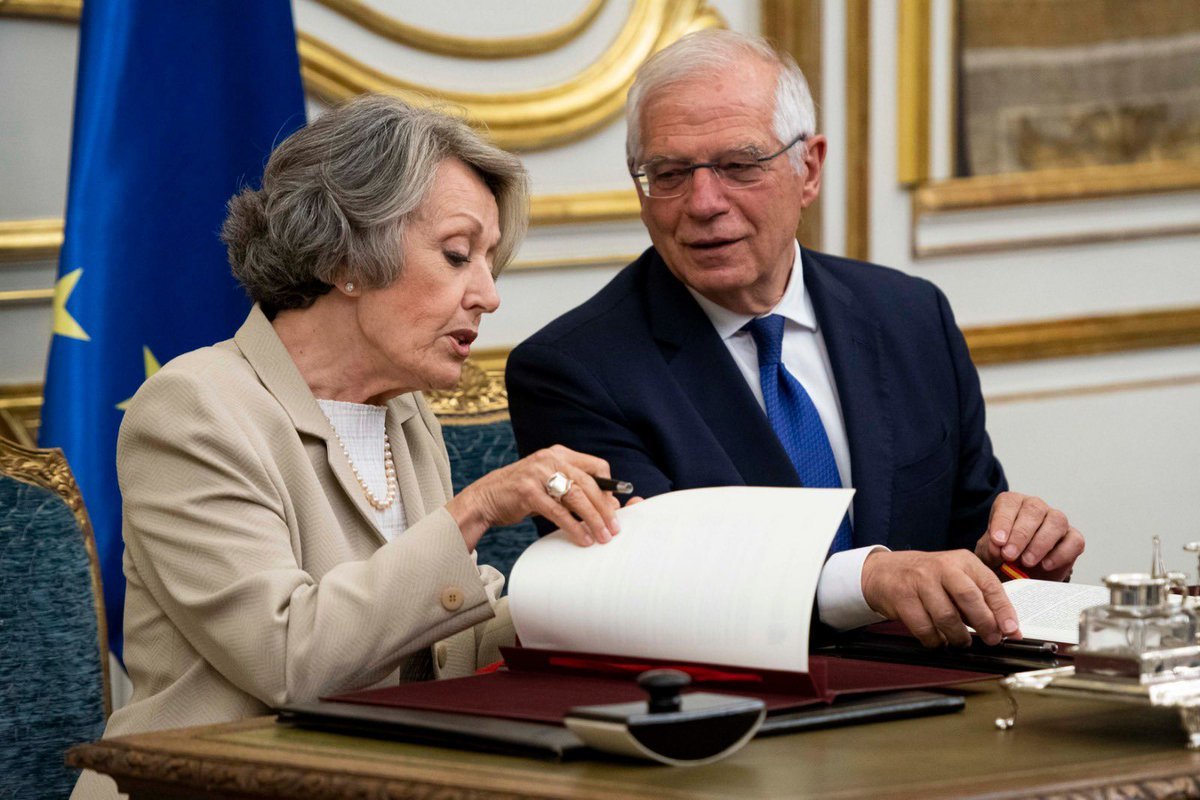 Un momento de la firma del protocolo de actuación. Un momento de la firma del protocolo de actuación.