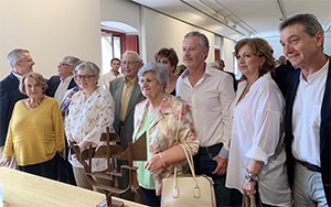 Un momento de la entrega de la 'Carabela' por parte de la FICA.