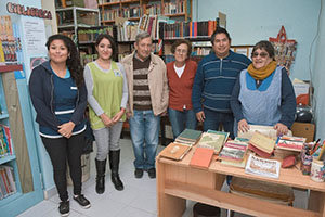 Directivos del Centro Español de Rawson y personal de la biblioteca, durante la visita. Directivos del Centro Español de Rawson y personal de la biblioteca, durante la visita.
