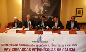 Enrique Sáez, Francisco Conde, José González y Román Rodríguez, durante la firma del acuerdo. Enrique Sáez, Francisco Conde, José González y Román Rodríguez, durante la firma del acuerdo.