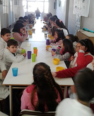 Los niños de la Escuela Narciso disfrutando de su día. Los niños de la Escuela Narciso disfrutando de su día.