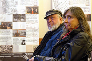 Diana Reiter y Néstor Goyanes, entre el público, durante la presentación de la muestra. Diana Reiter y Néstor Goyanes, entre el público, durante la presentación de la muestra.