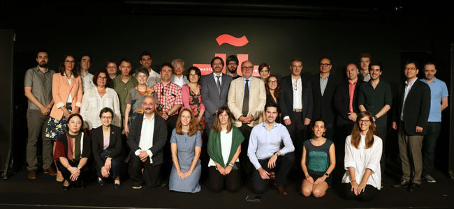 Participantes en el Encuentro de Asociaciones de Científicos posan al término del evento. Participantes en el Encuentro de Asociaciones de Científicos posan al término del evento.
