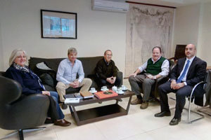 Los directivos de la Federación y el cónsul, durante su encuentro. Los directivos de la Federación y el cónsul, durante su encuentro.