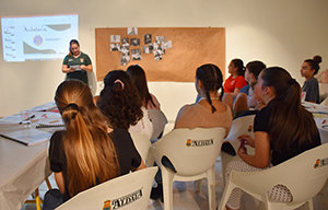 Un momento del taller juvenil. Un momento del taller juvenil.