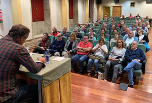 Un momento del acto sobre fiscalidad organizado por el PSOE en Verín.