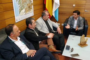 Antonio Rodríguez Miranda, durante la reunión con los directivos de AEGA.