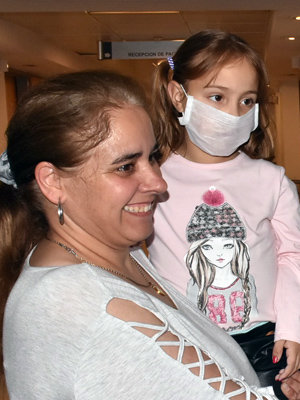 Ethel, madre de Romina, se mostró muy emocionada cuando se marchó a su casa con Romina ya recuperada. Ethel, madre de Romina, se mostró muy emocionada cuando se marchó a su casa con Romina ya recuperada.