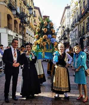 El presidente de la FICA, en la procesión en honor a la Virgen del Pilar. El presidente de la FICA, en la procesión en honor a la Virgen del Pilar.