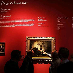 Un momento de la visita a la exposición 'Ópera. Pasión, poder y política’.