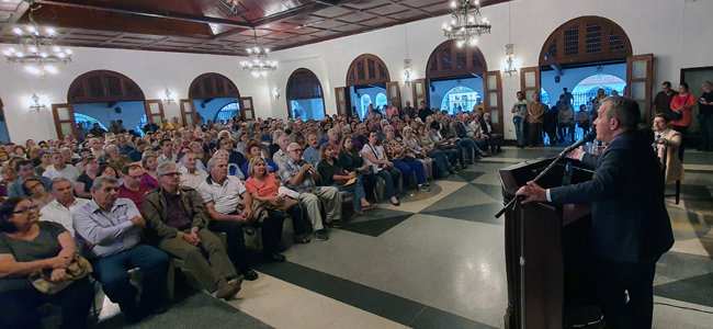 Agustín Torres, durante su intervención en el Hogar Canario. Agustín Torres, durante su intervención en el Hogar Canario.