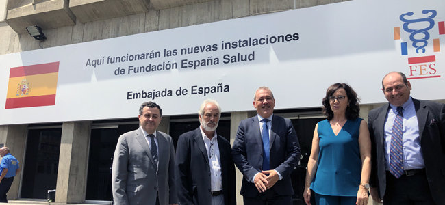 Fernando Brea, José Francisco Armas, Agustín Torres, Maria Esther Herrera y Manuel Díaz Poo, durante la visita a las futuras instalaciones de la FES.