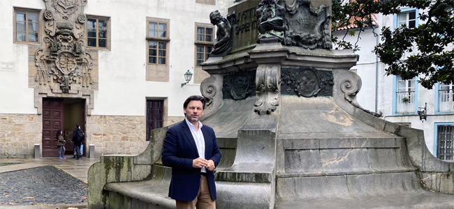 Antonio Rodríguez Miranda, en la Praza de Mazarelos de Santiago, donde está ubicada la Secretaría Xeral de Emigración. Antonio Rodríguez Miranda, en la Praza de Mazarelos de Santiago, donde está ubicada la Secretaría Xeral de Emigración.