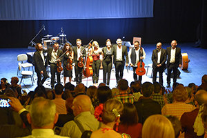 La poesía y la música fueron los protagonistas de la celebración. La poesía y la música fueron los protagonistas de la celebración.