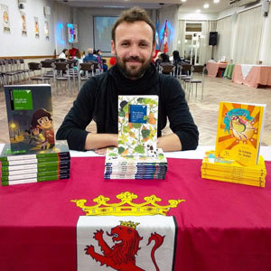 Adrian Yeste puso el cierre al encuentro y vendió sus libros.
