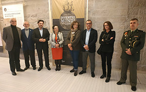 El secretario xeral de Emigración, junto con el resto de autoridades que participaron en la inauguración. El secretario xeral de Emigración, junto con el resto de autoridades que participaron en la inauguración.