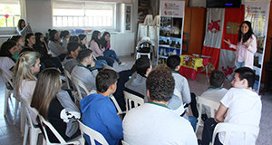 Un momento de la charla ofrecida por Soledad Carbajo. Un momento de la charla ofrecida por Soledad Carbajo.