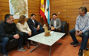 Rodríguez Miranda, durante la reunión con representantes de la Xuntanza de Asociacións Galegas de Cataluña. Rodríguez Miranda, durante la reunión con representantes de la Xuntanza de Asociacións Galegas de Cataluña.
