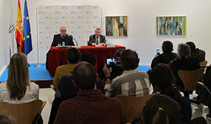 Un momento de la conferencia sobre el siglo XIX español. Un momento de la conferencia sobre el siglo XIX español.