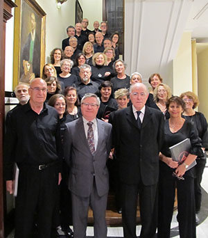 El Grupo Coral Accento posando antes del concierto, junto con el coordinador de actividades de la Casa de Galicia, Ramón Jiménez. El Grupo Coral Accento posando antes del concierto, junto con el coordinador de actividades de la Casa de Galicia, Ramón Jiménez.